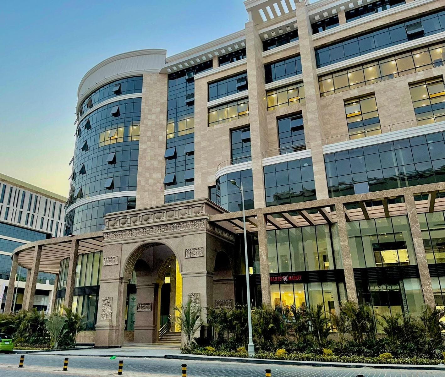 مول الشانزليزيه